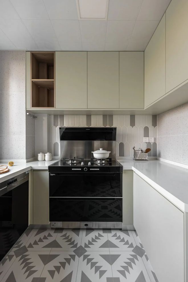 厨房墙砖鼓了是怎么回事(厨房墙砖鼓了是怎么回事儿)