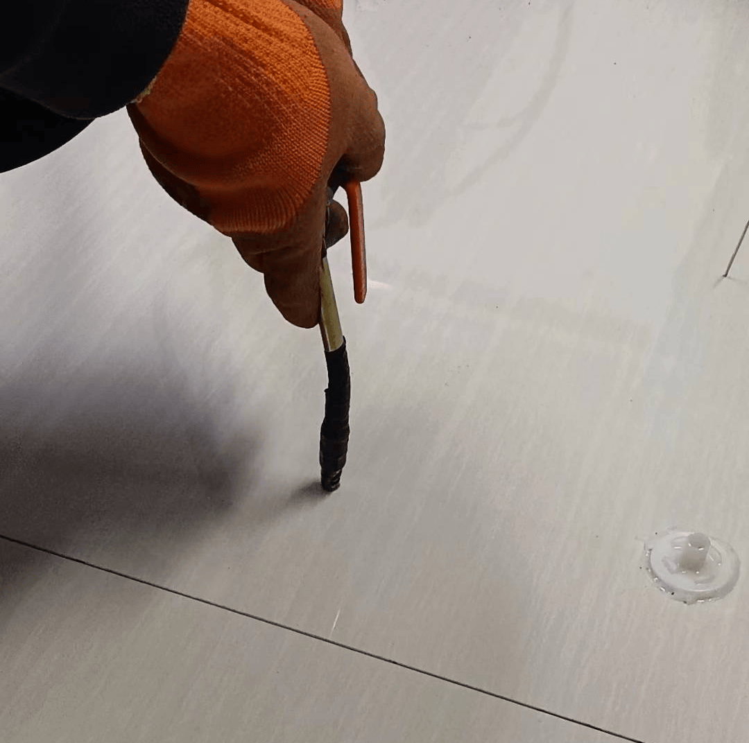 瓷砖打孔补救(瓷砖打孔了怎么修补好一点)