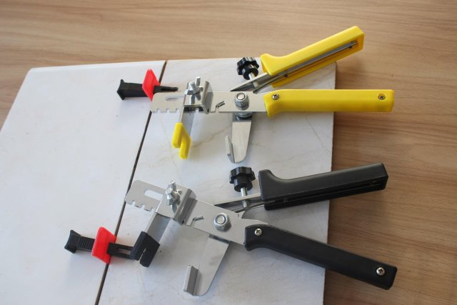 瓷砖找平器多久可以拆(瓷砖找平器多久可以拆卸)