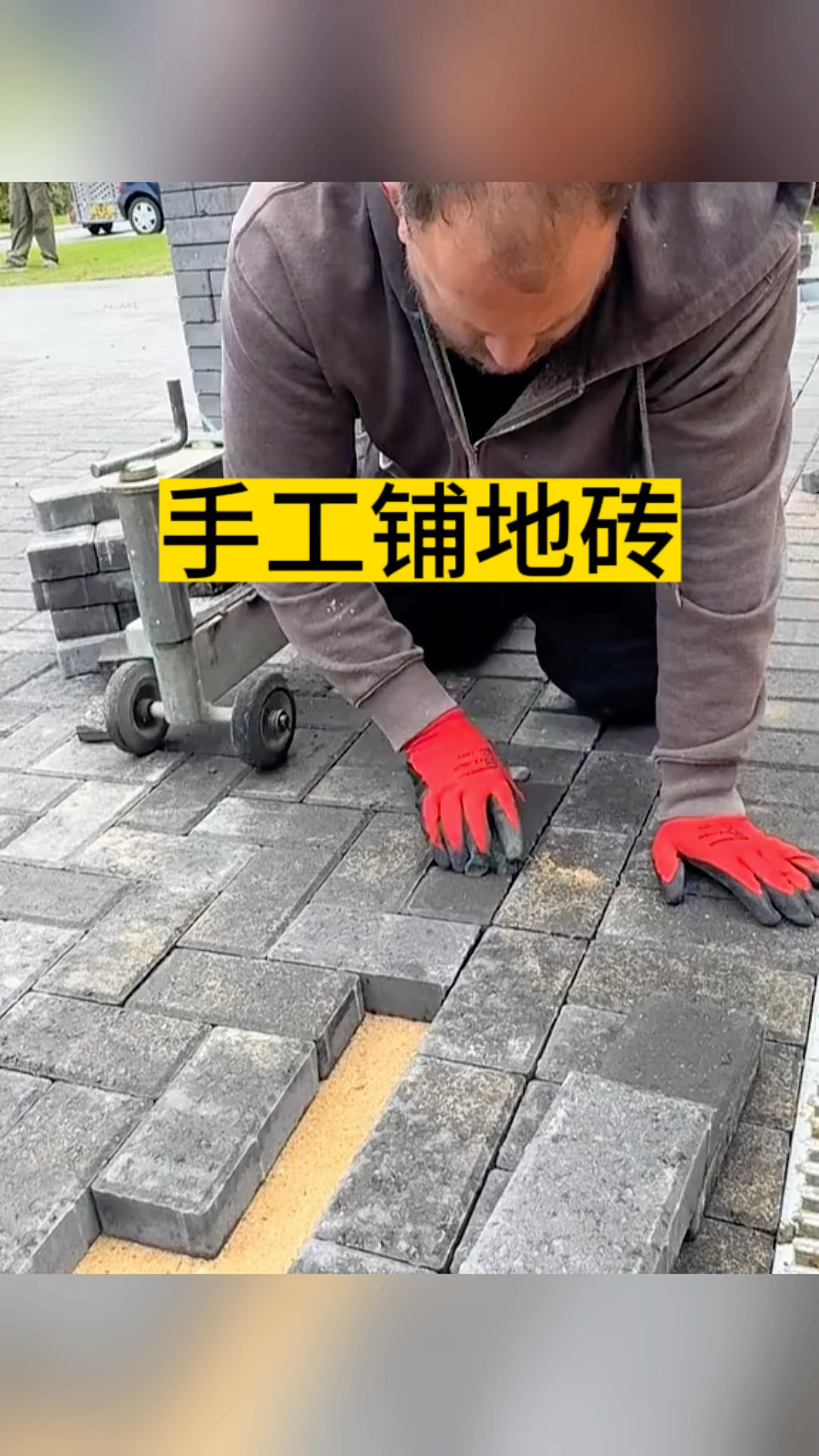 铺瓷砖怎么看手工好不好(铺瓷砖怎么看手工好不好看)